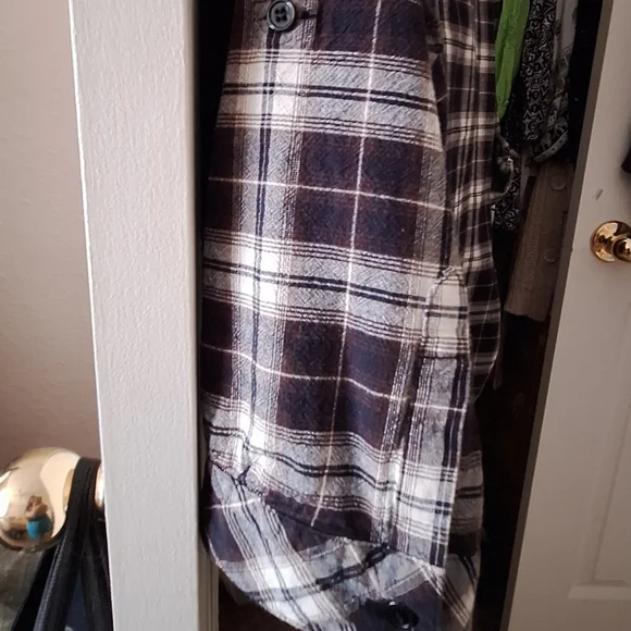 Charlotte Russe Plaid, Buttoned Top, ¾ Sleeve - Picture 5 of 10